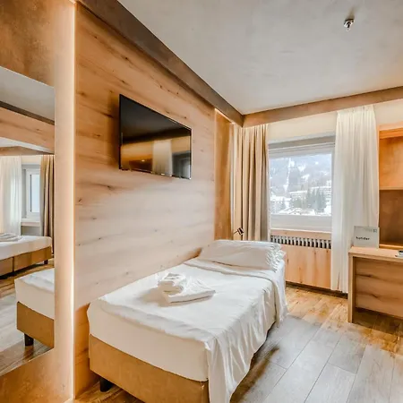 Hotiday Sauze Torre Otel 4*